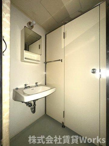 徳島サンハイツの洗面所|明るい洗面所です