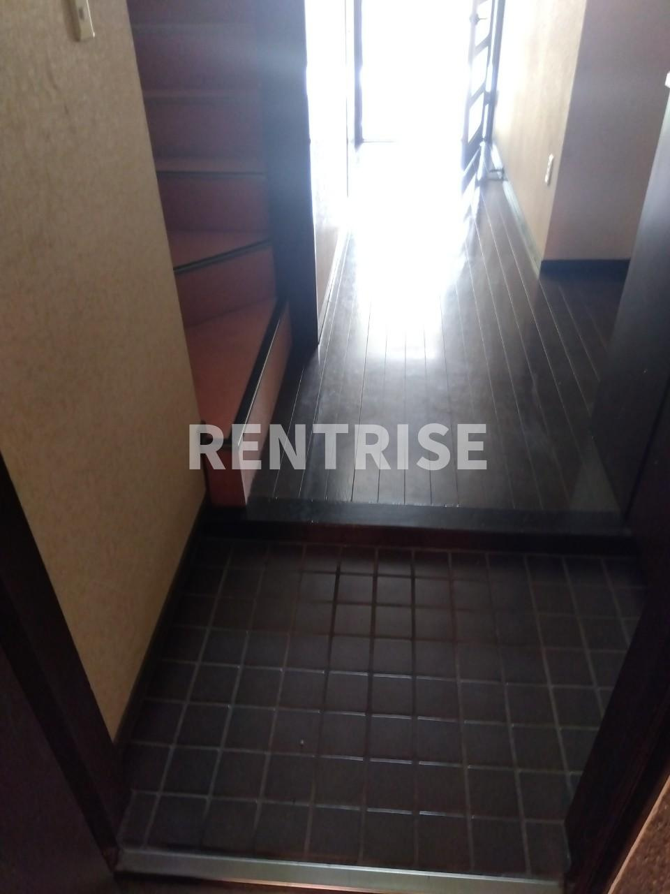 APEXビル新木曽川の玄関