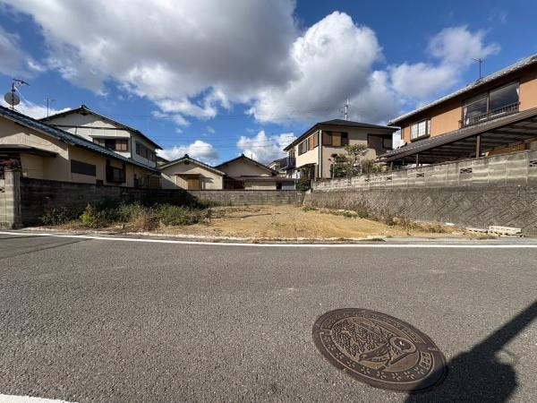 岩出市西国分　土地の前面道路含む現地写真