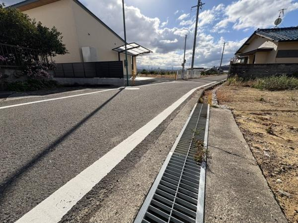 岩出市西国分　土地の前面道路含む現地写真