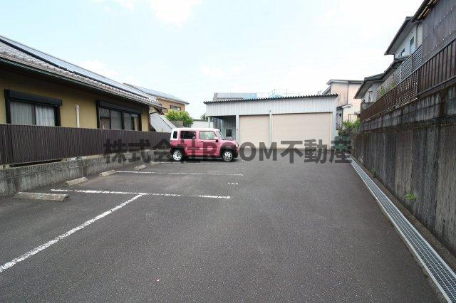 カーサ・ポルテの駐車場|駐車場があるので、車を買う予定の方も安心です