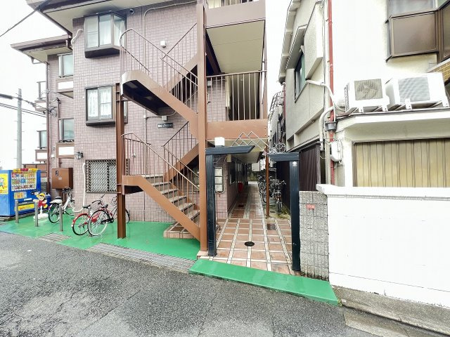 第46シマナカハイツのエントランス