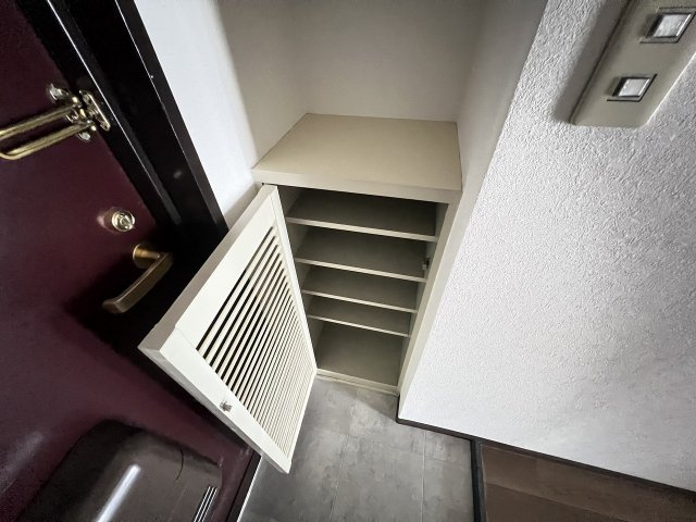 第46シマナカハイツの玄関