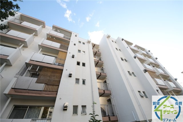 大久保東第4住宅75号棟の外観