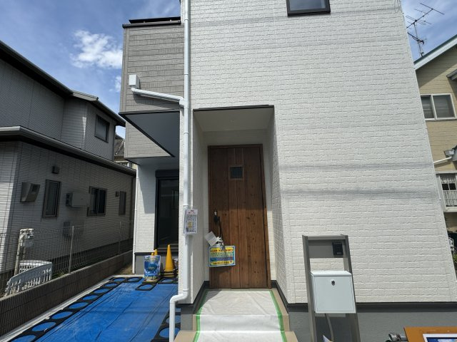 松戸市松飛台新築戸建【松飛台第二小学校：7分】のエントランス|エントランス・玄関ポーチ