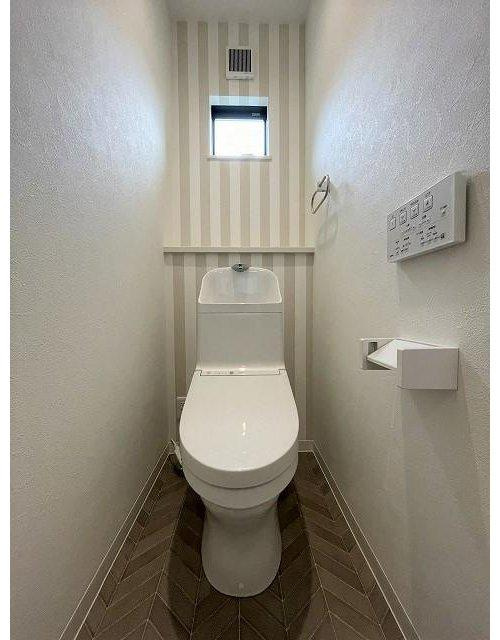 砥部町岩谷口1号地のトイレ|２階トイレ