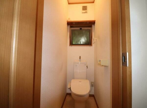 一宮市緑４丁目戸建のトイレ