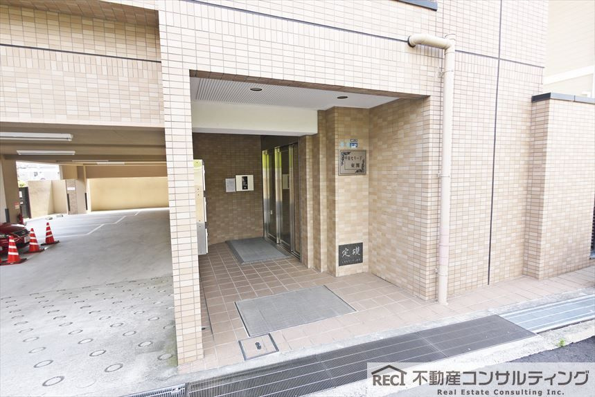 甲南セラード東灘のエントランス