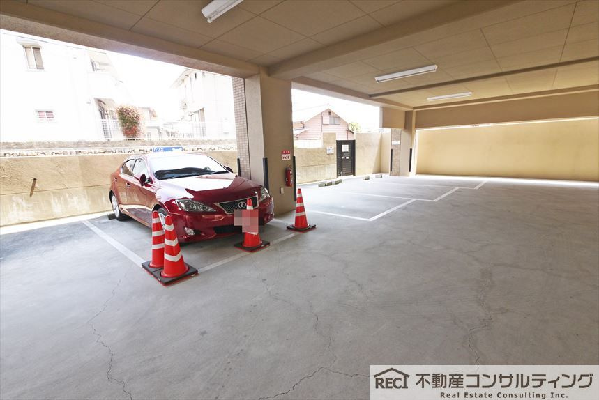 甲南セラード東灘の駐車場