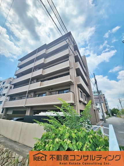 甲南セラード東灘の外観|駅までフラットな道のり