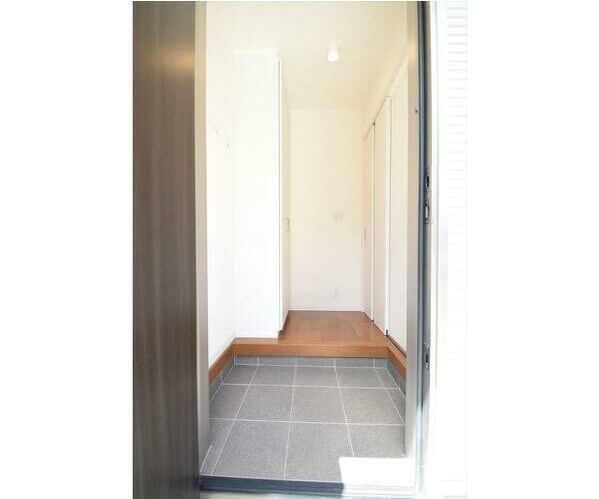 フォレストメゾン西崎Ｂ棟の玄関