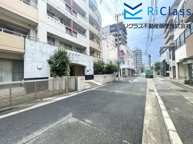 ワコーレエクセレント大開通の周辺|マンション前の道路です