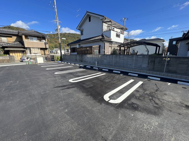 クラール勝原の駐車場