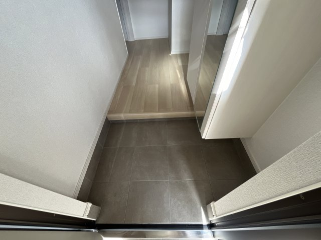 メゾングレーヌ勝原Ａの玄関