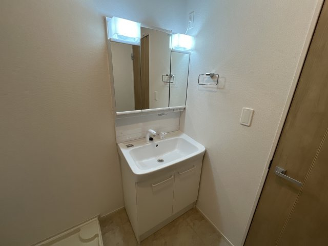 メゾングレーヌ勝原Ａの洗面所