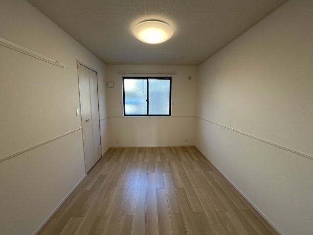 勝原区山戸アパートの洋室