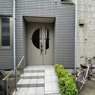 【エントランス】 | オートロック付きでセキュリティ面も安心です！