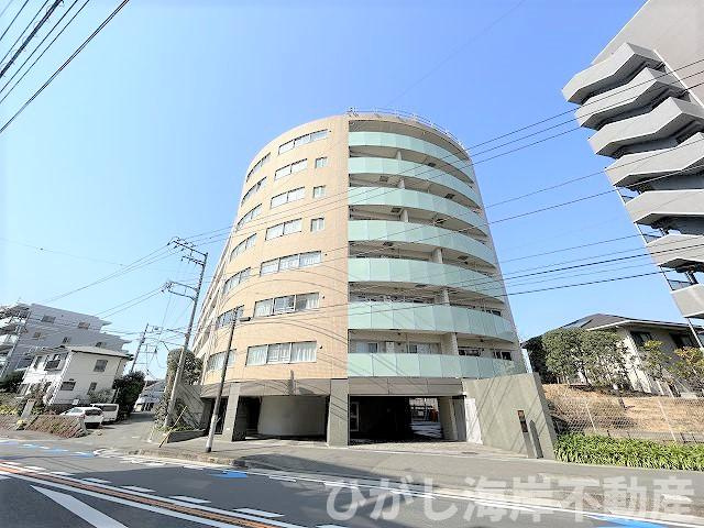 プレジール湘南鵠沼の外観|新規リフォーム完了！海に向かう際に目にしたことがあるあのマンションです。