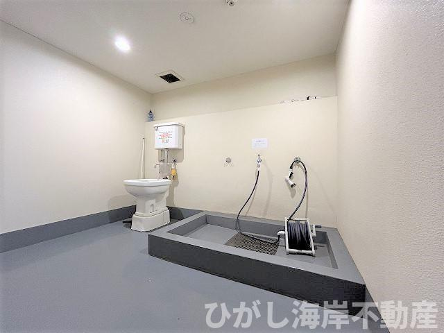 プレジール湘南鵠沼のその他共用部分|ペットやマリンスポーツ後に洗ってから収納できます。
