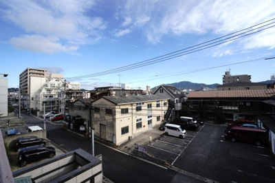 【展望】 | 【リフォーム済】エスパス東雲本町プレステージ | 【四季を感じる】
四季の移ろい・爽やかな青空や風を感じられ
自然を愉しめるパノラマビュー。
毎日の暮らしに余裕を感じさせてくれる、
遮る物の無い開放的な眺望を是非、ご堪能ください。