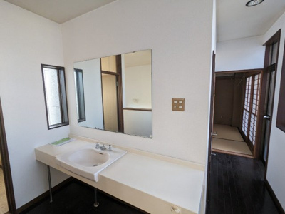 【独立洗面台】 | 太田市西新町プレミアムガレージハウス | 2階