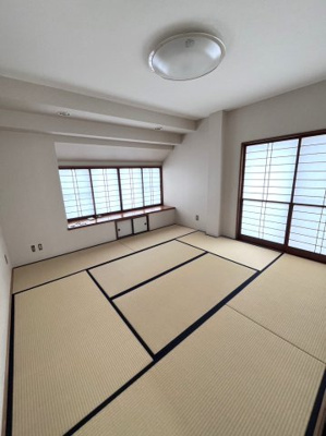 【和室】 | 太田市西新町プレミアムガレージハウス | 2面に窓があり光の差しこむ2階の和室です