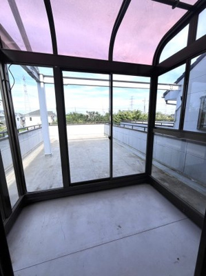 【その他】 | 太田市西新町プレミアムガレージハウス | 雨の日も安心してお洗濯できるサンルーム付