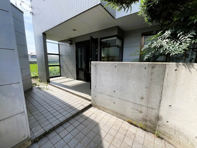 【玄関】 | 太田市西新町プレミアムガレージハウス | 高級感あふれる玄関