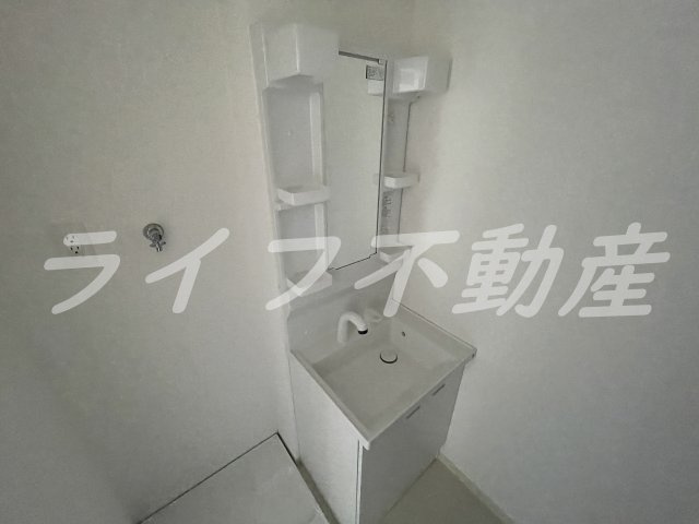 AVANTIO KOSAKAの独立洗面台|朝の支度にも助かる、独立の洗髪洗面化粧台