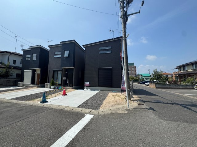 新築戸建・建売　郡山市町東2丁目の前面道路含む現地写真