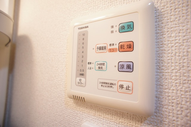 エリーフラッツ桂南のその他|浴室換気乾燥機のリモコン