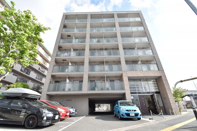 エリーフラッツ桂南の外観|桂川駅徒歩9分。オートロックと防犯カメラ完備のRC造7階建。