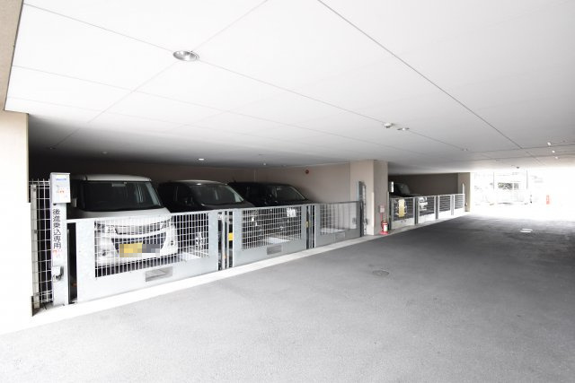 エリーフラッツ桂南の駐車場|駐車場があります