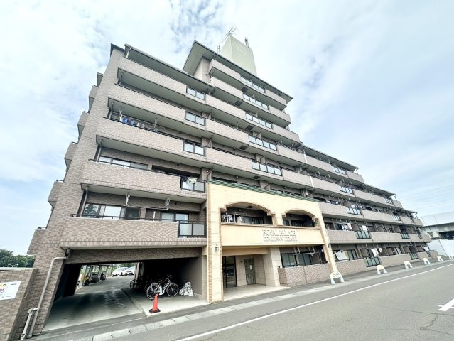 ロイヤルパレス富沢東の外観