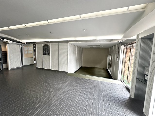 朝日プラザ五橋Ⅱのエントランス