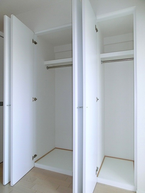 RESIDIA新御徒町の収納|レジディア新御徒町のクローゼットです