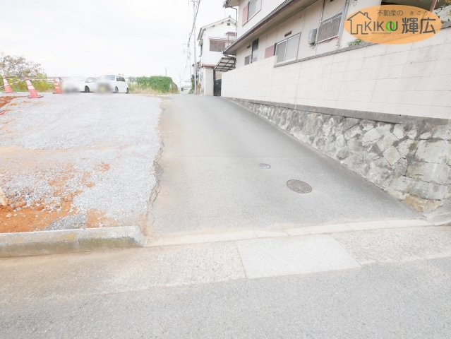 加古川市野口町水足　土地の前面道路含む現地写真