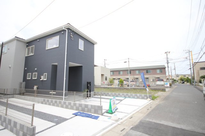 【前面道路含む現地写真】 | 三郷市鷹野2丁目4号棟 | 前面道路含む現地写真です