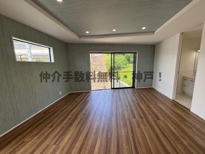【居間・リビング】 | 神戸市垂水区霞ヶ丘3丁目　新築戸建A号地　仲介手数料無料！ | ゆったりとした居間です