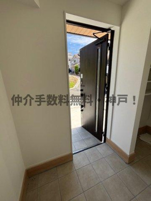 【玄関】 | 神戸市垂水区霞ヶ丘3丁目　新築戸建A号地　仲介手数料無料！ | ゆったりとした玄関です