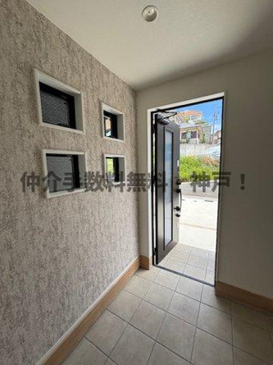 【玄関】 | 神戸市垂水区霞ヶ丘3丁目　新築戸建B号地　仲介手数料無料！ | 明るい玄関です