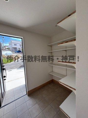 【玄関】 | 神戸市垂水区霞ヶ丘3丁目　新築戸建B号地　仲介手数料無料！ | ゆったりとした玄関です