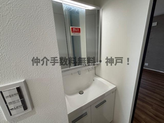 【独立洗面台】 | 神戸市垂水区霞ヶ丘3丁目　新築戸建B号地　仲介手数料無料！ | 独立洗面台です