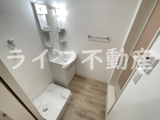 フジパレス長瀬公園の洗面所|明るい洗面所です