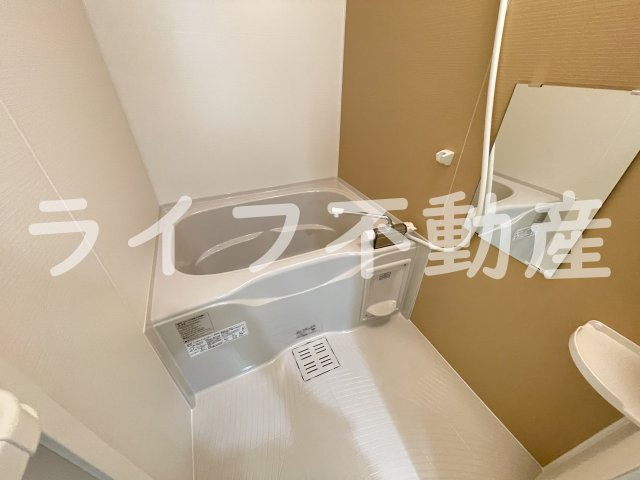 フジパレス長瀬公園の浴室|コンパクトで使いやすいお風呂です