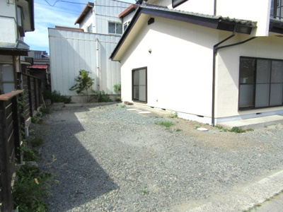 【駐車場】 | 【再生住宅】南アルプス市小笠原 | 駐車場の用意があります