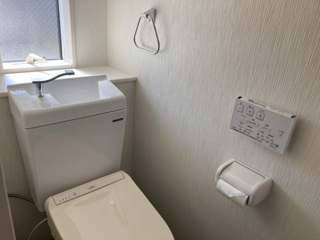 北区安井戸建のトイレ