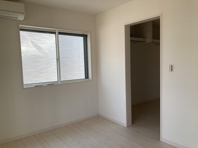 北区安井戸建の洋室