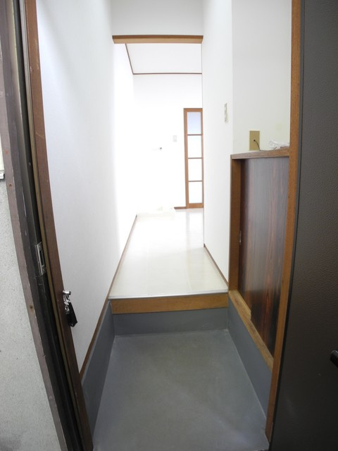 静コーポの玄関