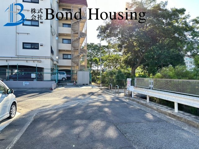 「耐震等級3取得」「室内装備充実」南別府 限定1棟の駐車場